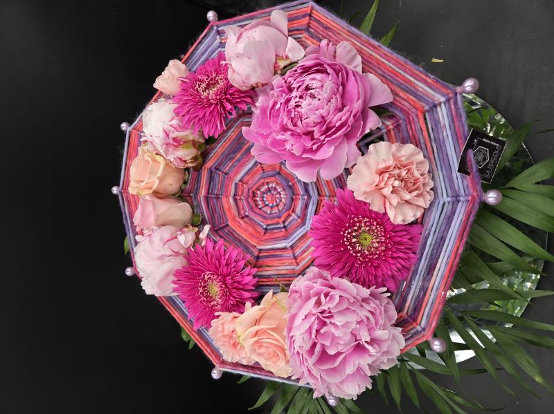 bouquet avec structure fait main ( forme et couleur de la structure selon disponibilité