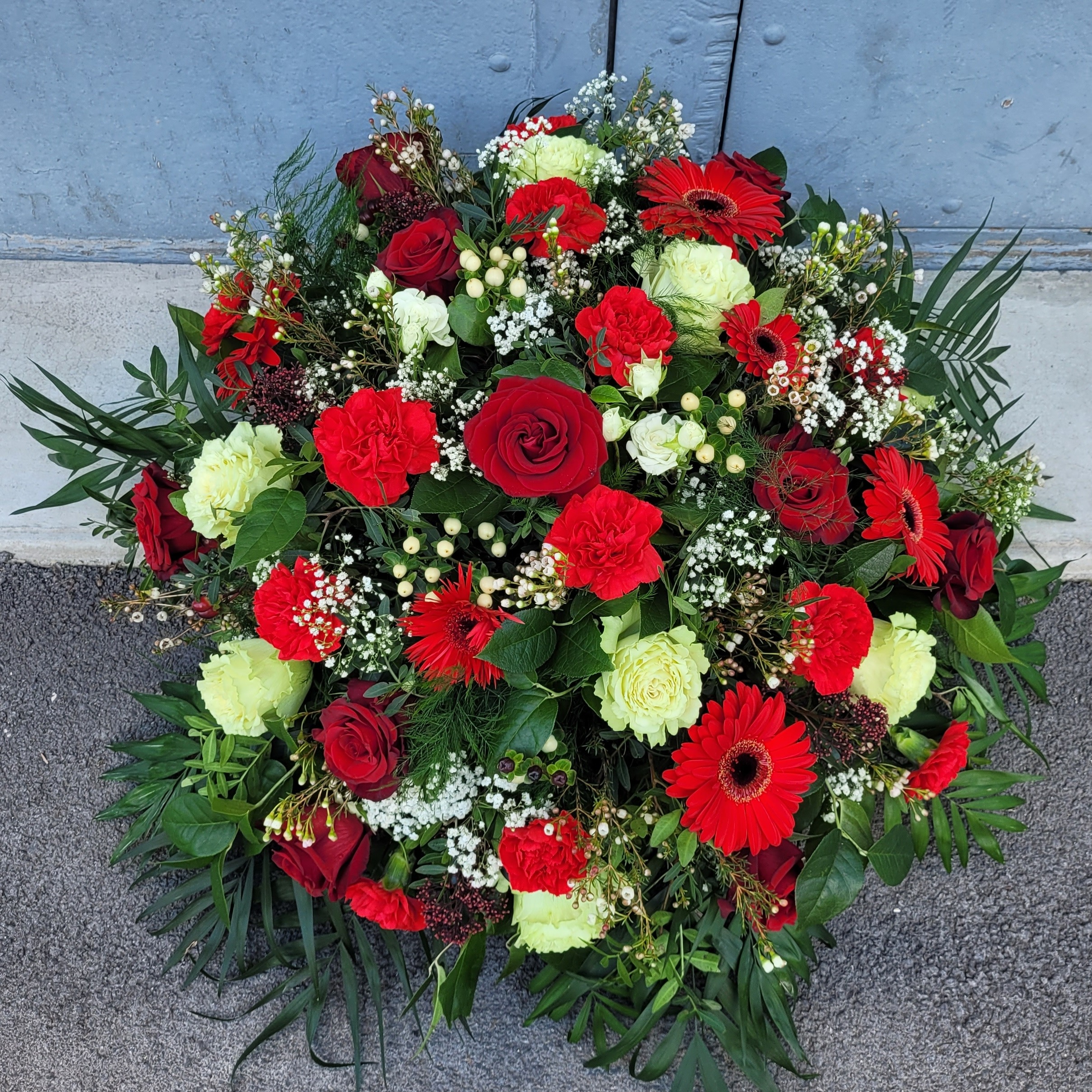 Coussin rond blanc et rouge
